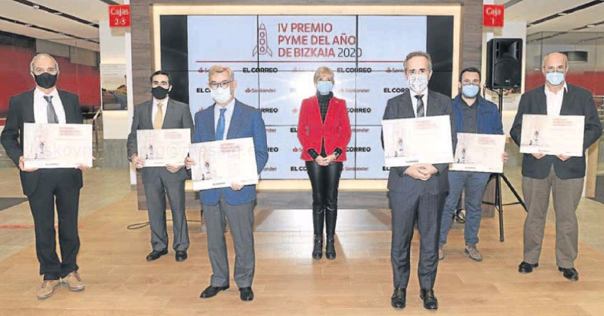 Le directeur médical d'iGin, Íñigo Davalillo (deuxième à droite) lors de la cérémonie de remise des prix avec d'autres lauréats. Le directeur médical d'iGin, Íñigo Davalillo (deuxième à droite) lors de la cérémonie de remise des prix avec d'autres lauréats.